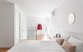 Altido Stylish 2-Level Flats Near Ajuda Palace